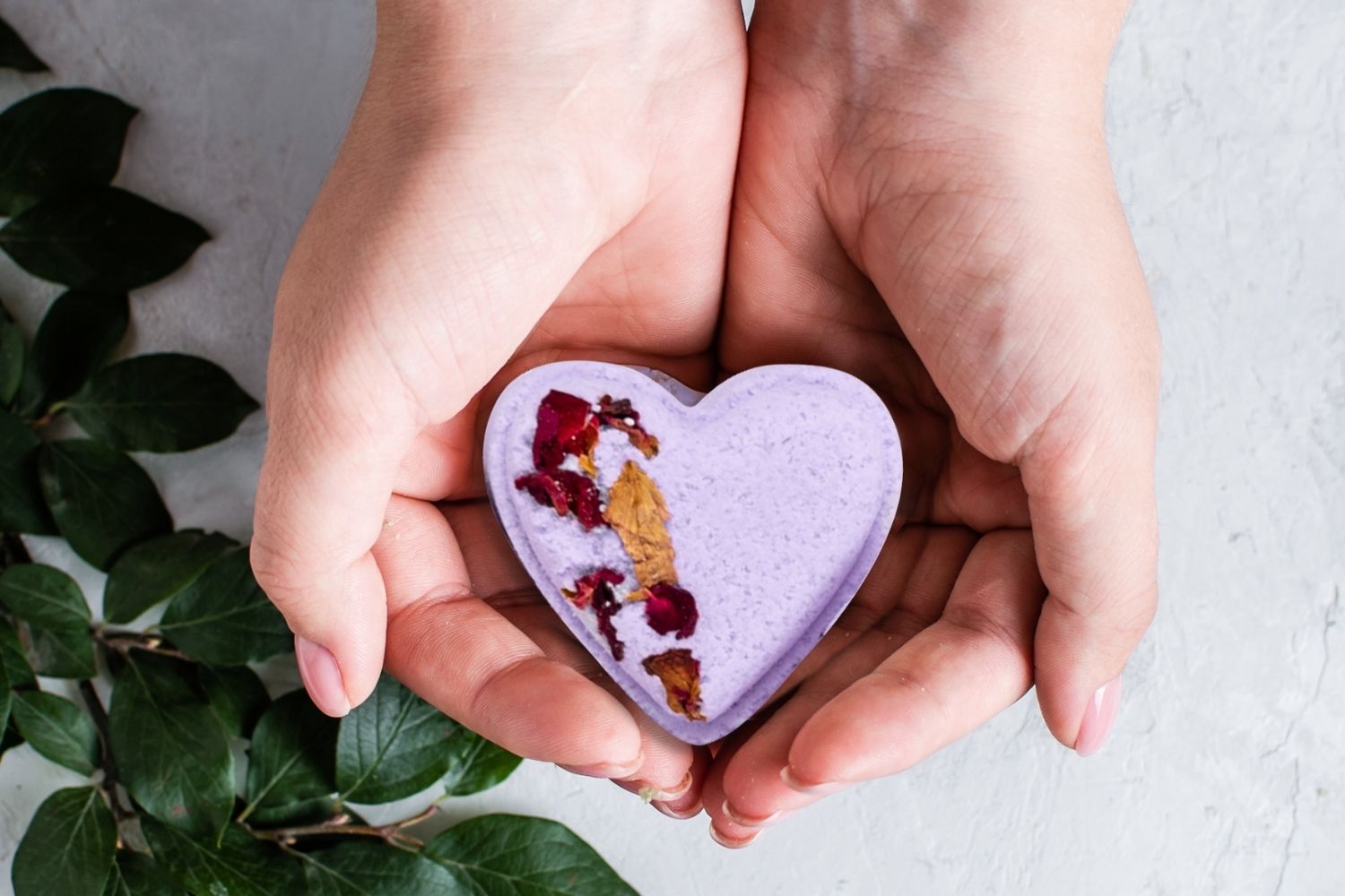 Bath Bombs - Lavender - a Set of 5 Heart Shaped Gift box - Mother's Day best gift